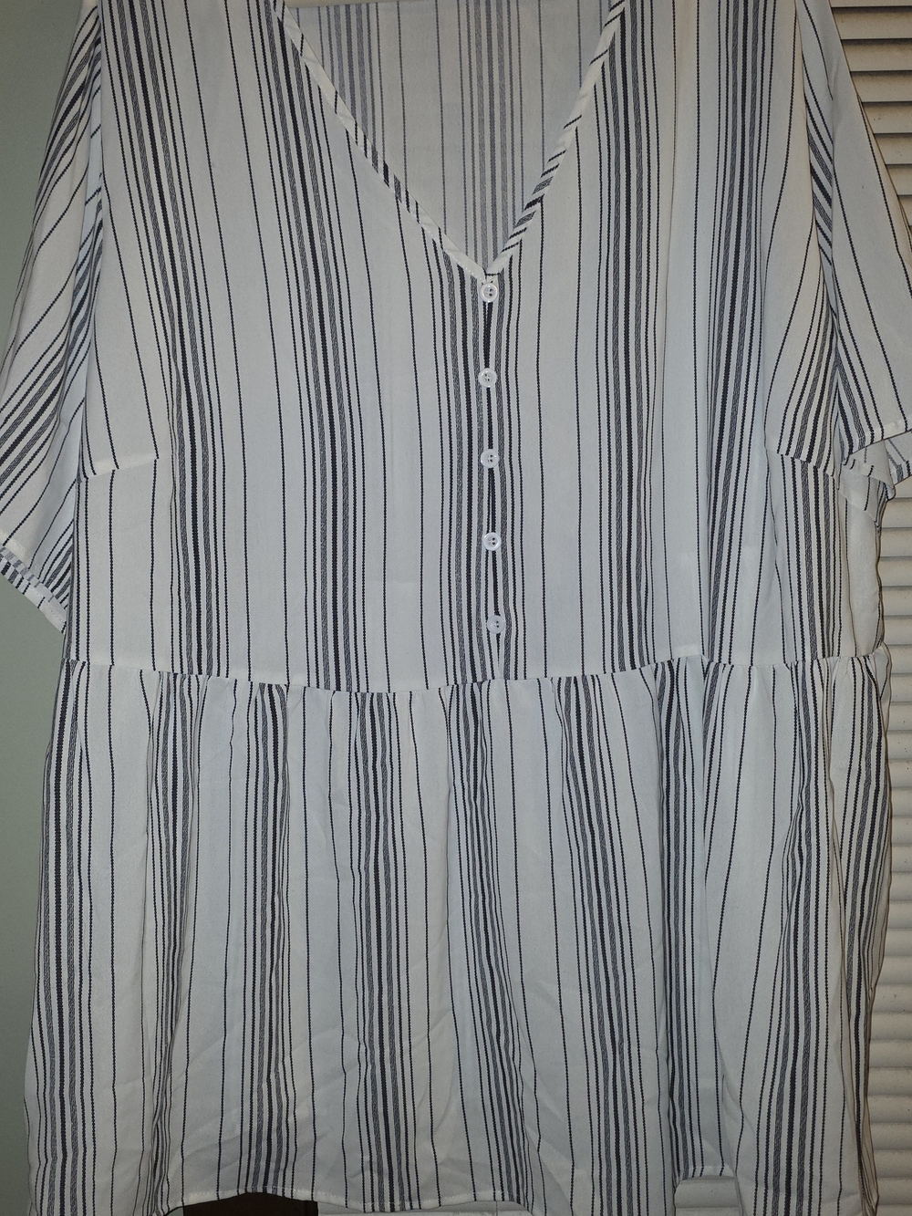 BloomChic White and Blue Striped V-Neck Button Peplum Blouse Sz 28